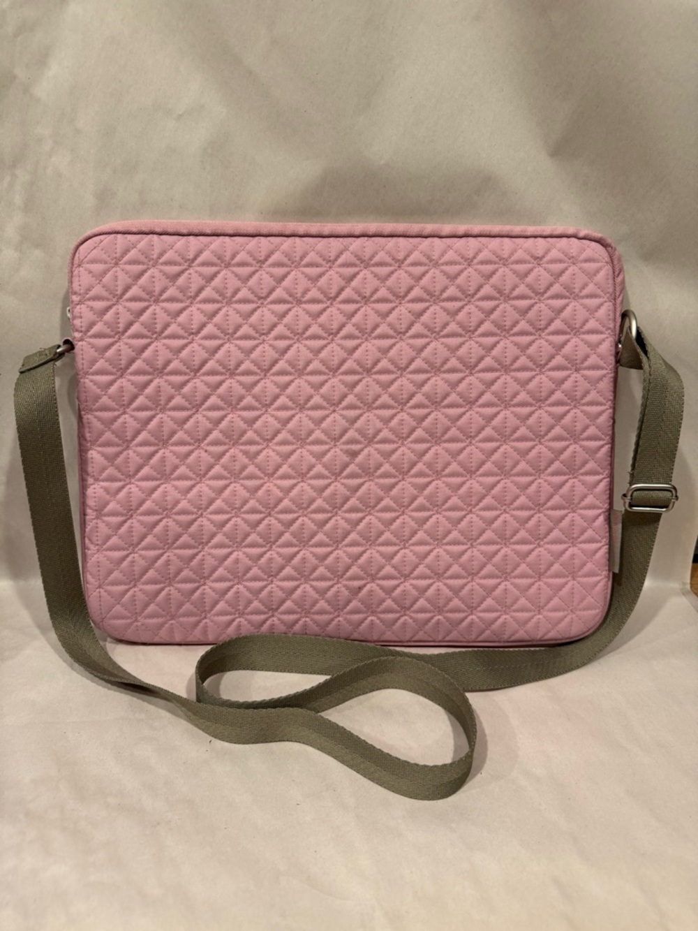 Belkin Quilted Pink Padded Laptop Computer PC Sleeve Carrying Case Bag 15”